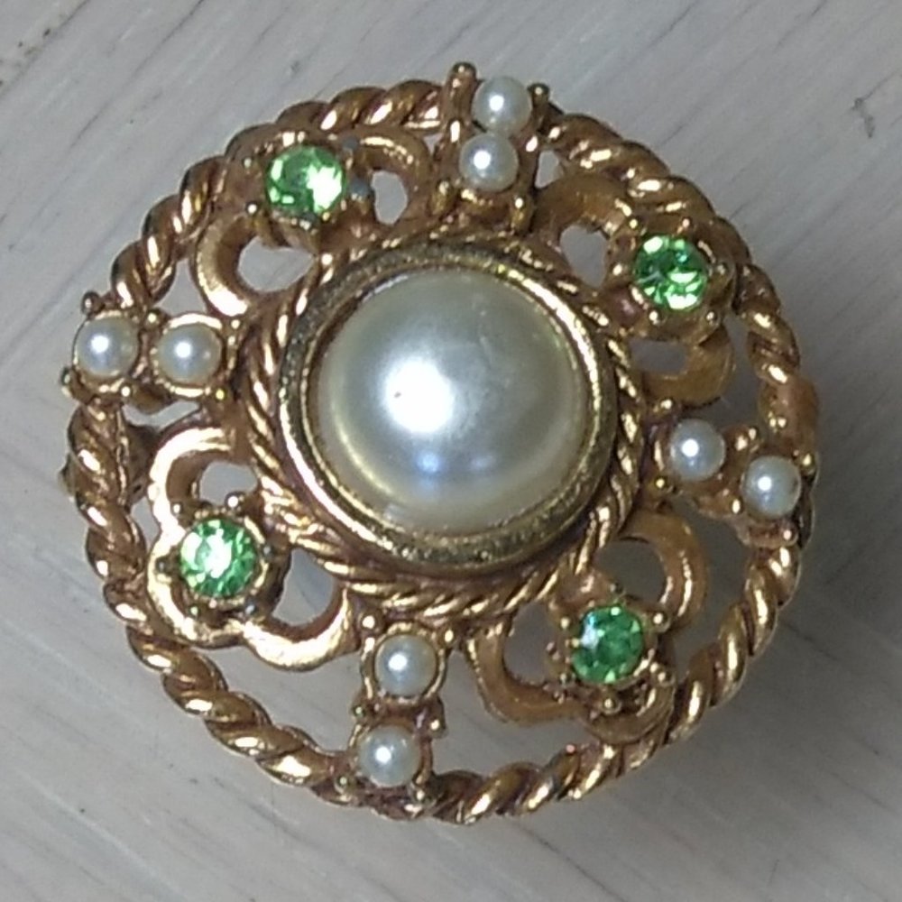Gold Tone and Faux Pearls Brooch